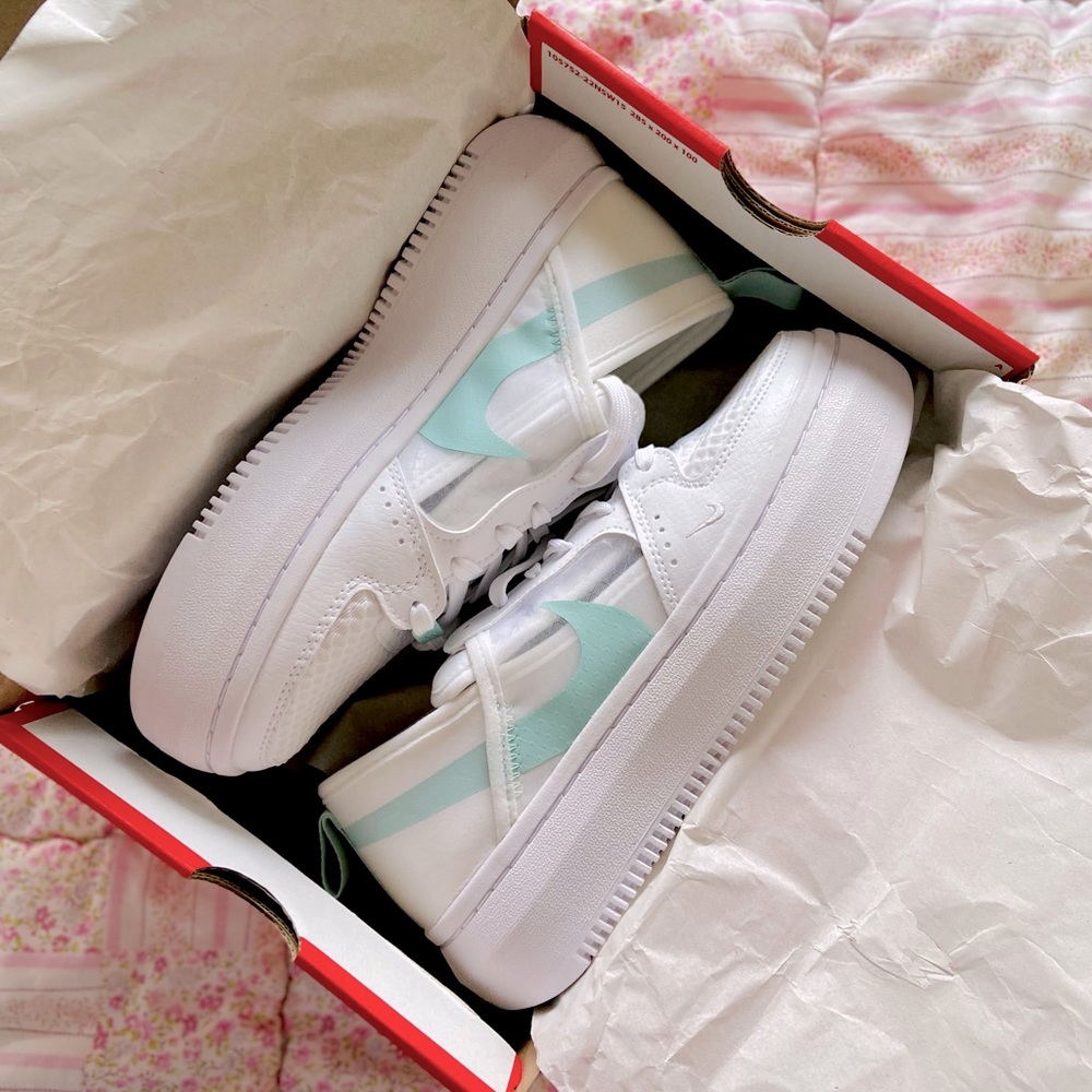 Nike Court Vision Alta - Size 8
